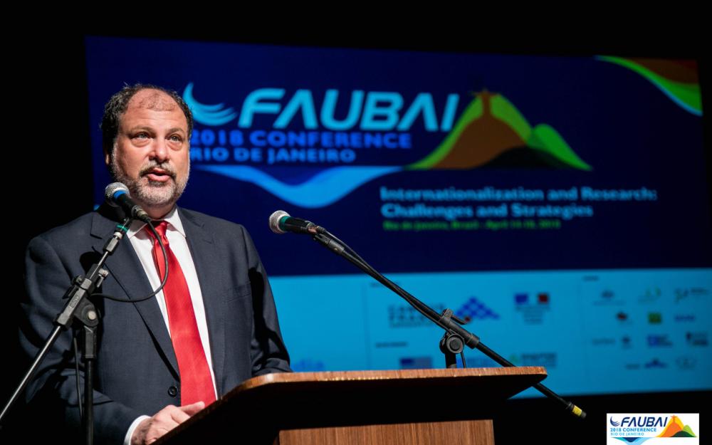 Prof. José Celso Freire Junior, Asesor Jefe de Relaciones Externas de la UNESP y presidente de la FAUBAI, en la sesión de apertura del evento.