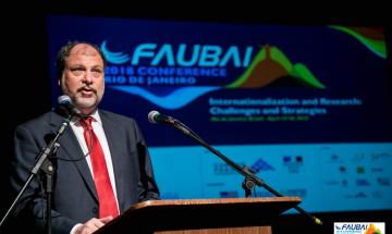 Prof. José Celso Freire Junior, Asesor Jefe de Relaciones Externas de la UNESP y presidente de la FAUBAI, en la sesión de apertura del evento.